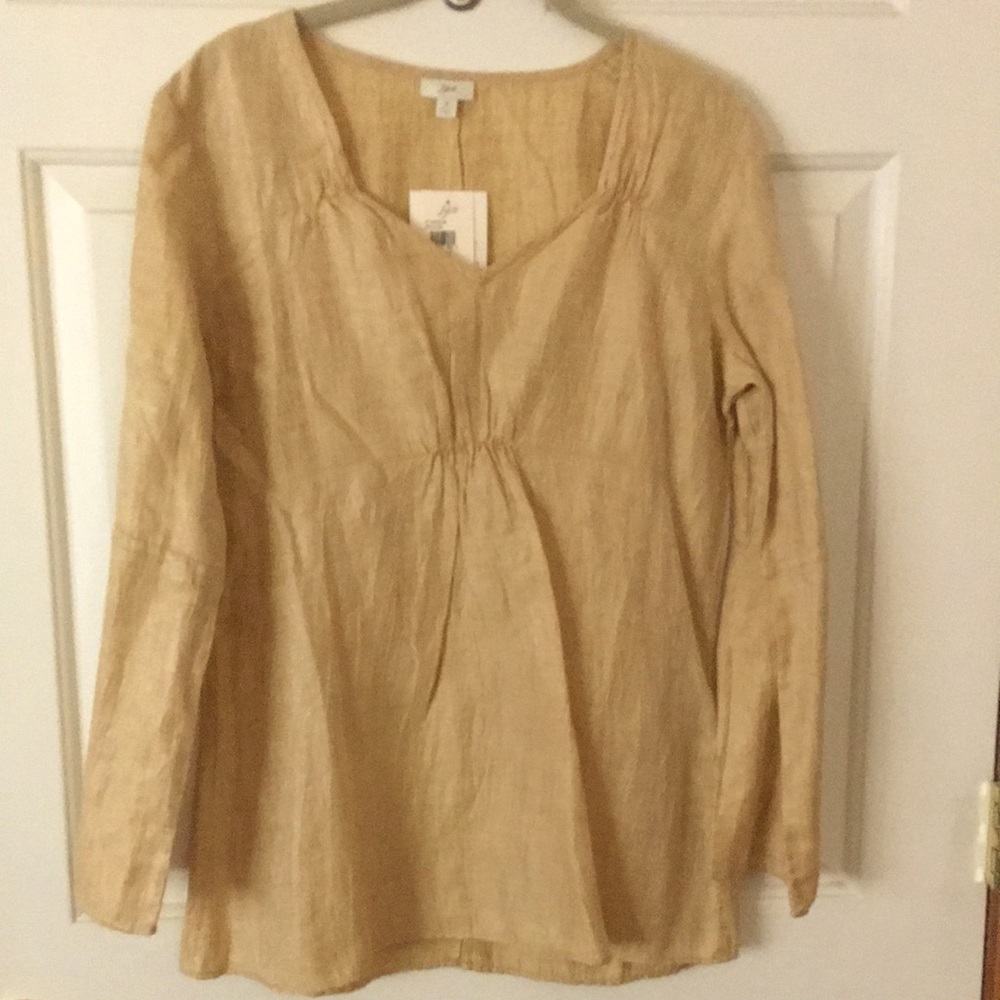 86% linen, 14% nylon slight bell sleeved top